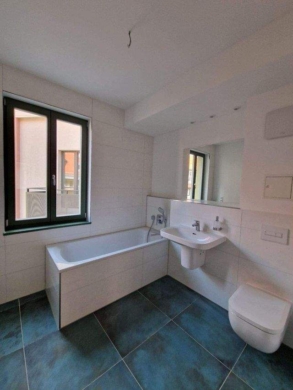 4- Zimmer Wohnung mit Terrasse auf mehreren Ebenen - Bad.jpg
