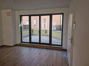 4- Zimmer Wohnung mit Terrasse auf mehreren Ebenen - Blick Terrasse.jpg