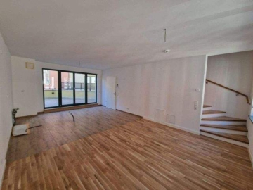 4- Zimmer Wohnung mit Terrasse auf mehreren Ebenen - Wohnraum und Küche.jpg