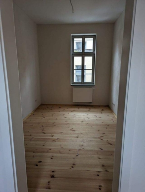 4 Raumwohnung in zentraler Lage mit Balkon - Zimmer.jpg